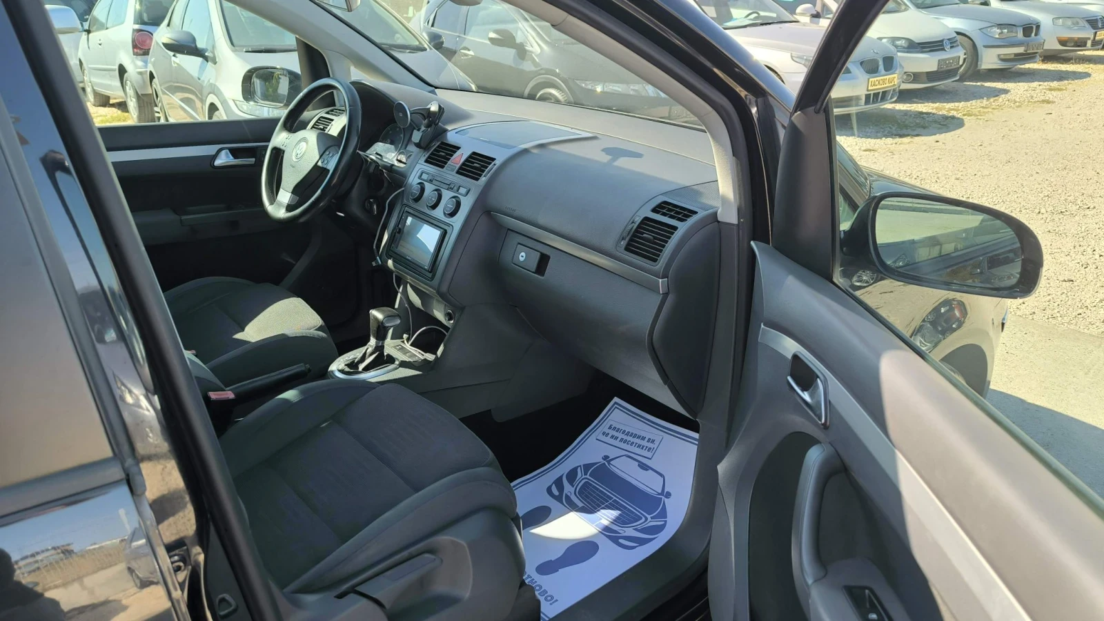 VW Touran 2.0TDi, снимка 8 - Автомобили и джипове - 56374331