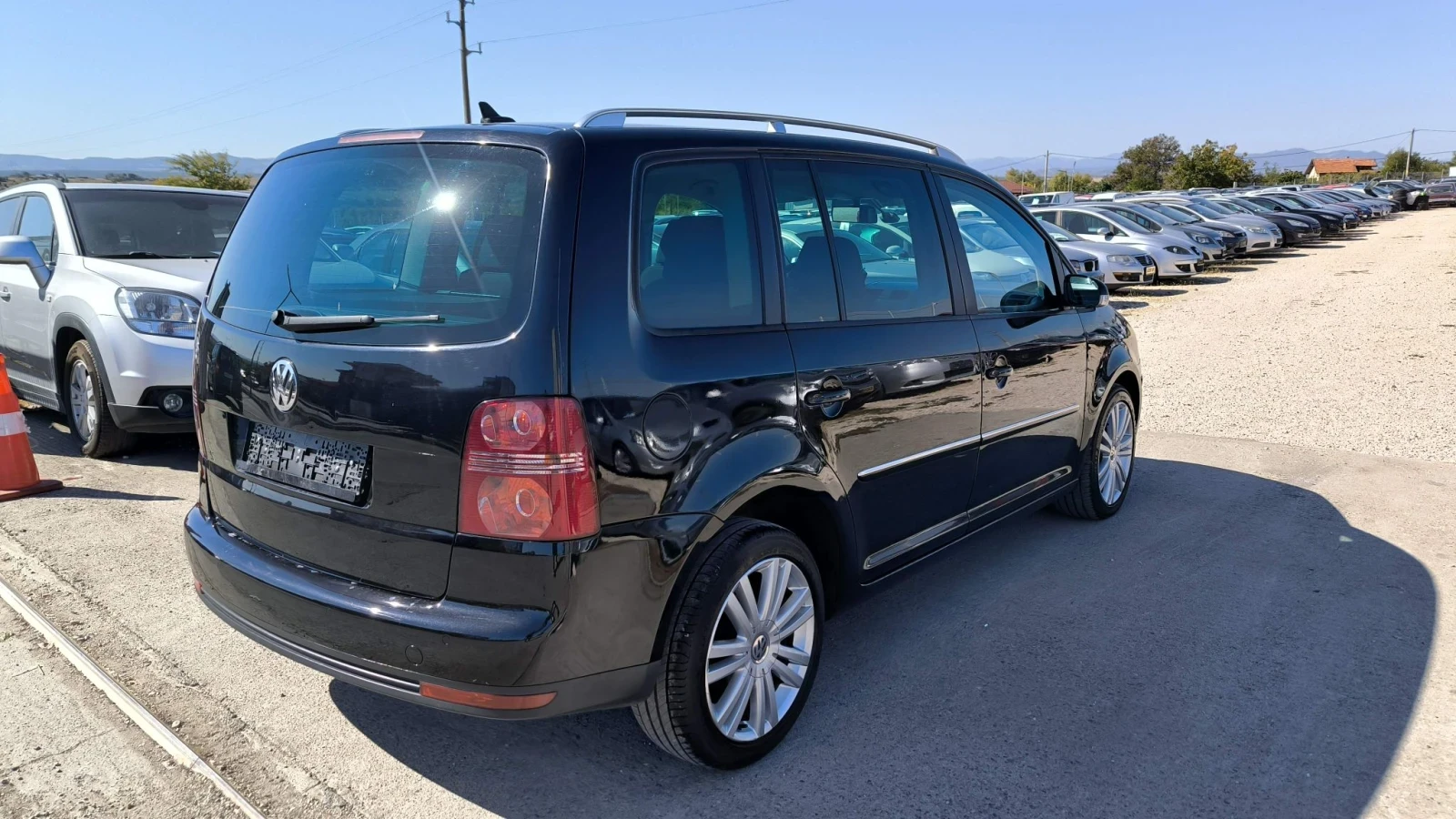 VW Touran 2.0TDi, снимка 5 - Автомобили и джипове - 56374331
