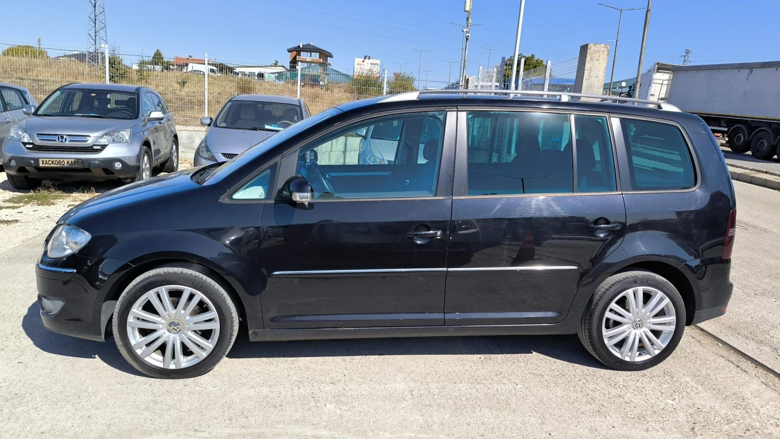 VW Touran 2.0TDi, снимка 7 - Автомобили и джипове - 56374331