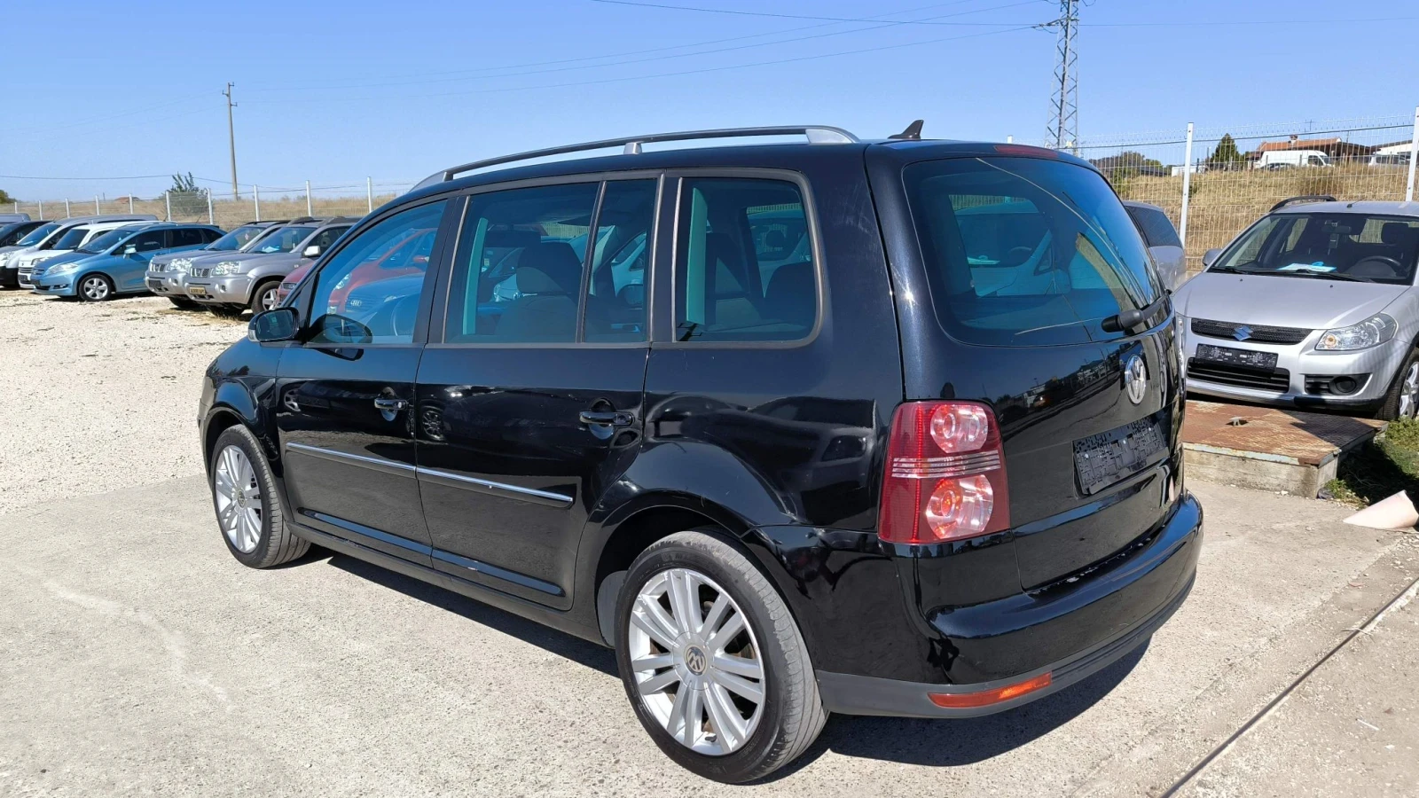 VW Touran 2.0TDi, снимка 6 - Автомобили и джипове - 56374331
