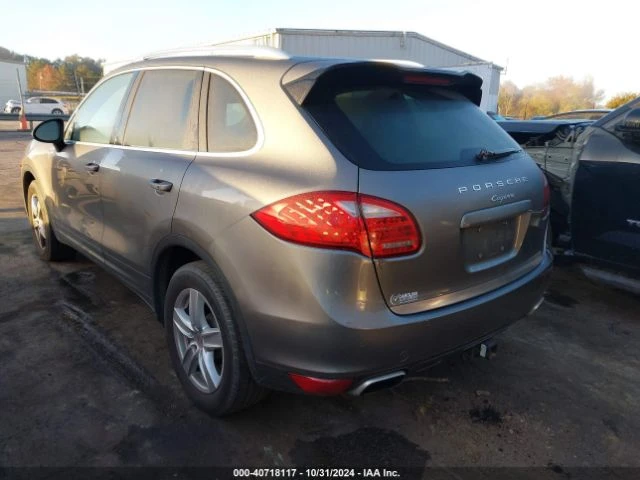 Porsche Cayenne, снимка 3 - Автомобили и джипове - 48332519