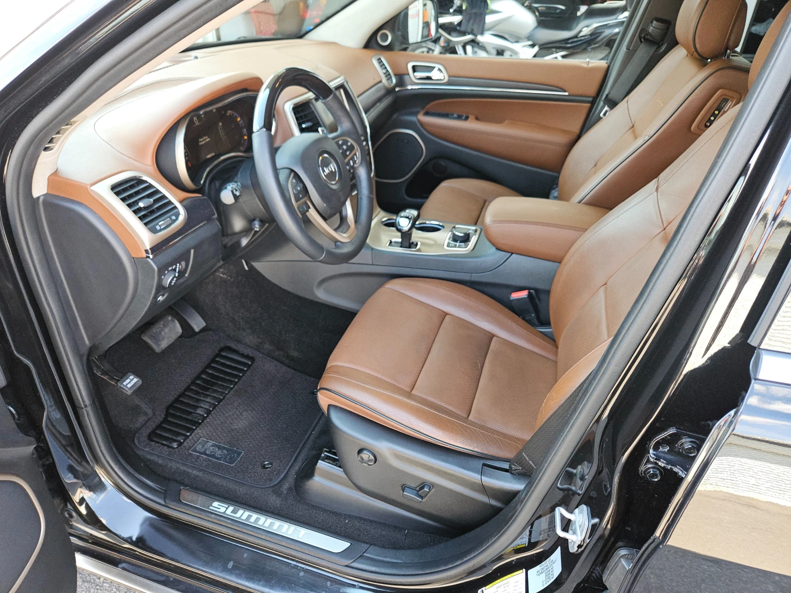 Jeep Grand cherokee 3.0D/SUMMIT/250k.c/8ск/LED/ACC/NAVI/БЛУТУТ/EU6/ТОП - изображение 9