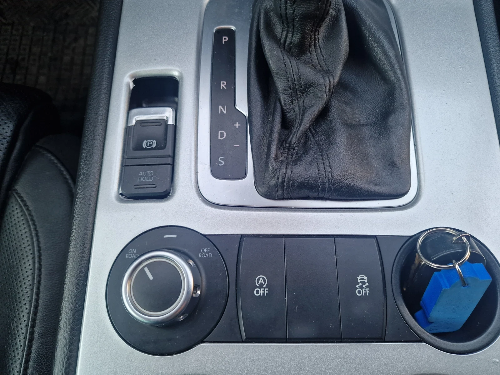 VW Touareg, снимка 15 - Автомобили и джипове - 53590425