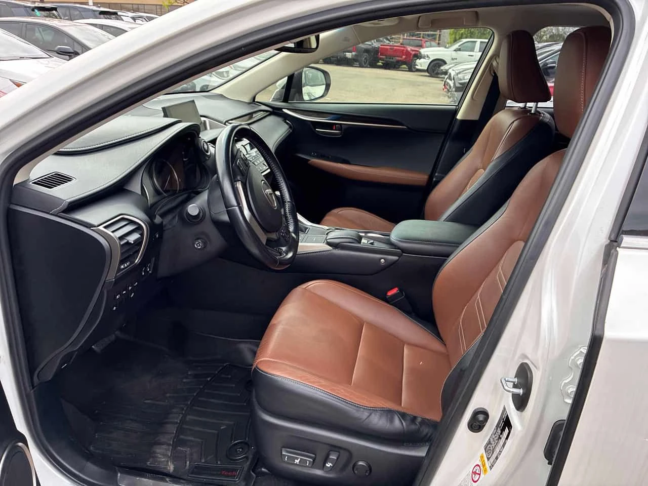 Lexus NX 300h * Executive * АВТОКРЕДИТ  БЕЗ ПЪРВОНАЧАЛНА ВНОСКА*, снимка 5 - Автомобили и джипове - 54661006