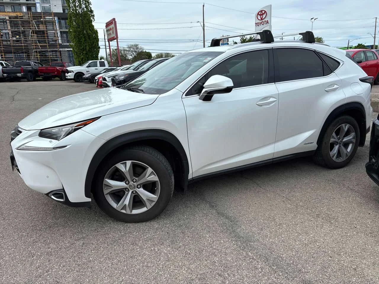 Lexus NX 300h * Executive * АВТОКРЕДИТ  БЕЗ ПЪРВОНАЧАЛНА ВНОСКА*, снимка 2 - Автомобили и джипове - 54661006