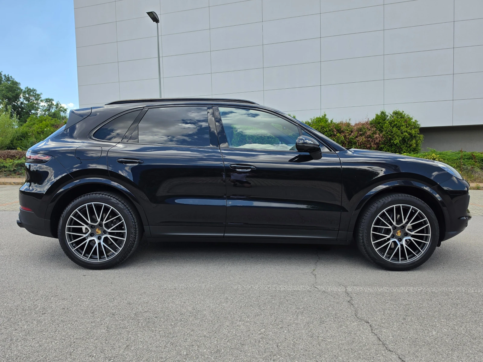 Porsche Cayenne PREMIUM/HEAD UP/MATRIX/SPORT CHRONO/360/PANO/BOSE, снимка 3 - Автомобили и джипове - 54772800