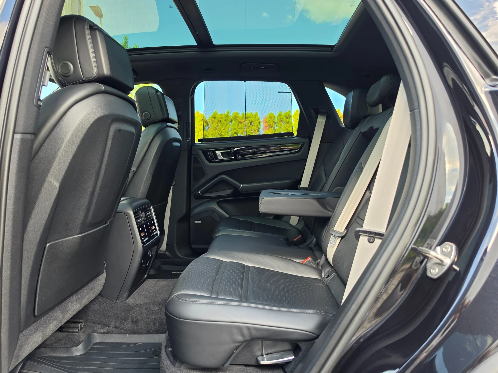 Porsche Cayenne PREMIUM/BOSE/MATRIX/SPORT CHRONO/360/PANO, снимка 16 - Автомобили и джипове - 54772800