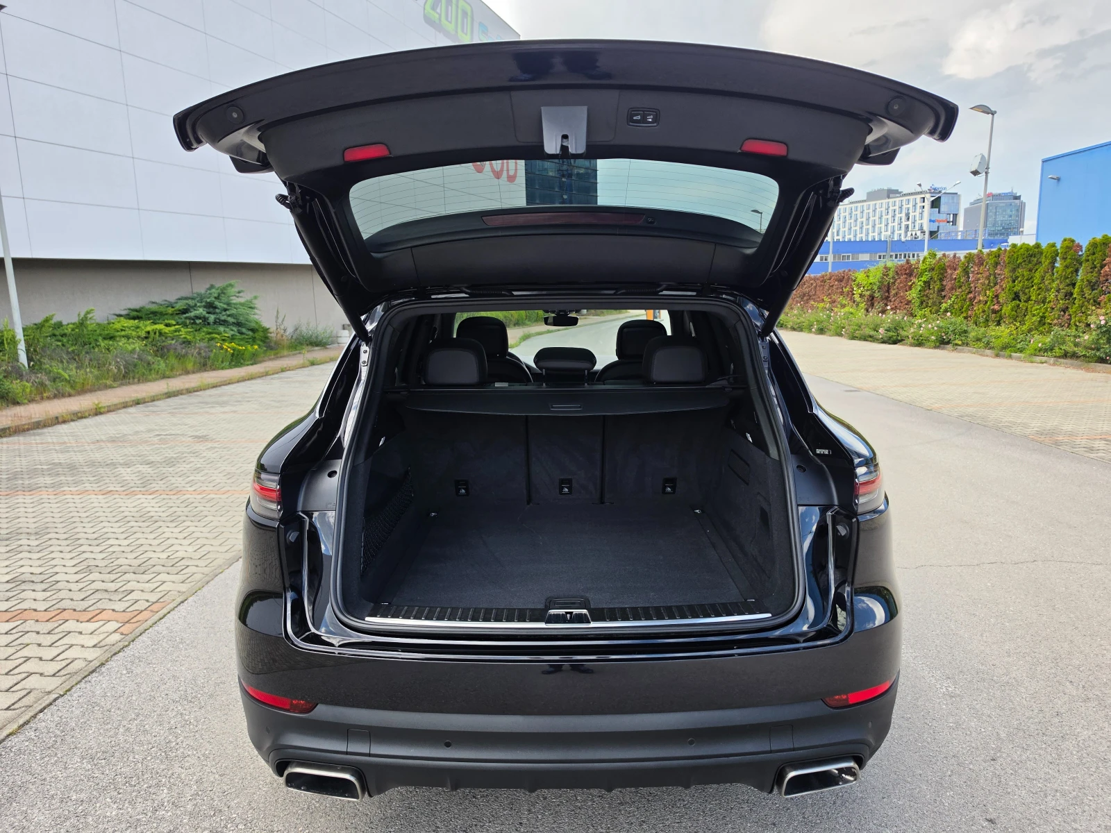 Porsche Cayenne PREMIUM/BOSE/MATRIX/SPORT CHRONO/360/PANO, снимка 6 - Автомобили и джипове - 54772800