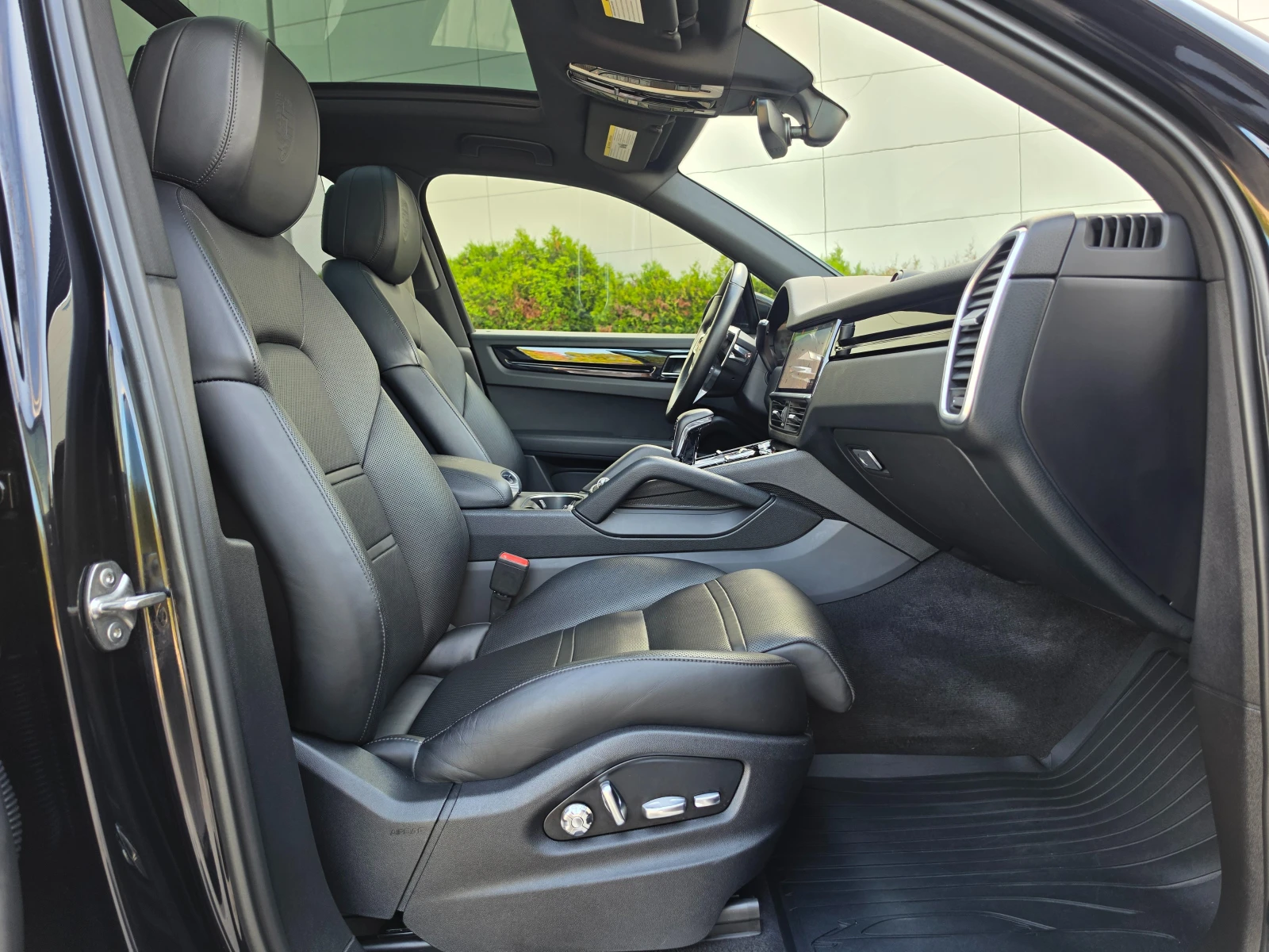 Porsche Cayenne PREMIUM/BOSE/MATRIX/SPORT CHRONO/360/PANO, снимка 17 - Автомобили и джипове - 54772800