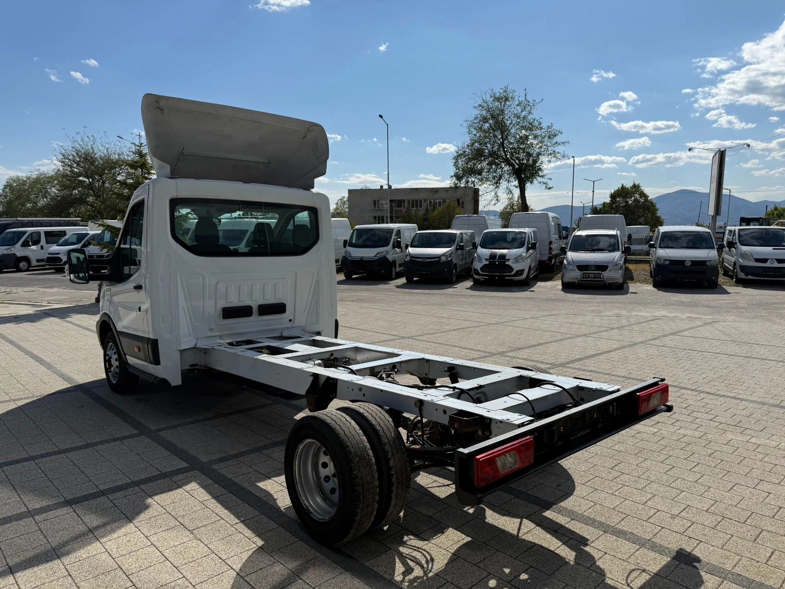 Ford Transit 2.2TDCI 155к.с. до 3.5т. Клима - На шаси  - изображение 6