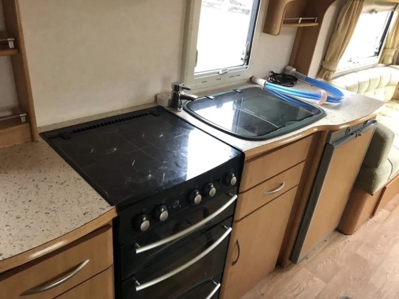 Каравана Coachmen LASER 590/4, снимка 5 - Каравани и кемпери - 52348431