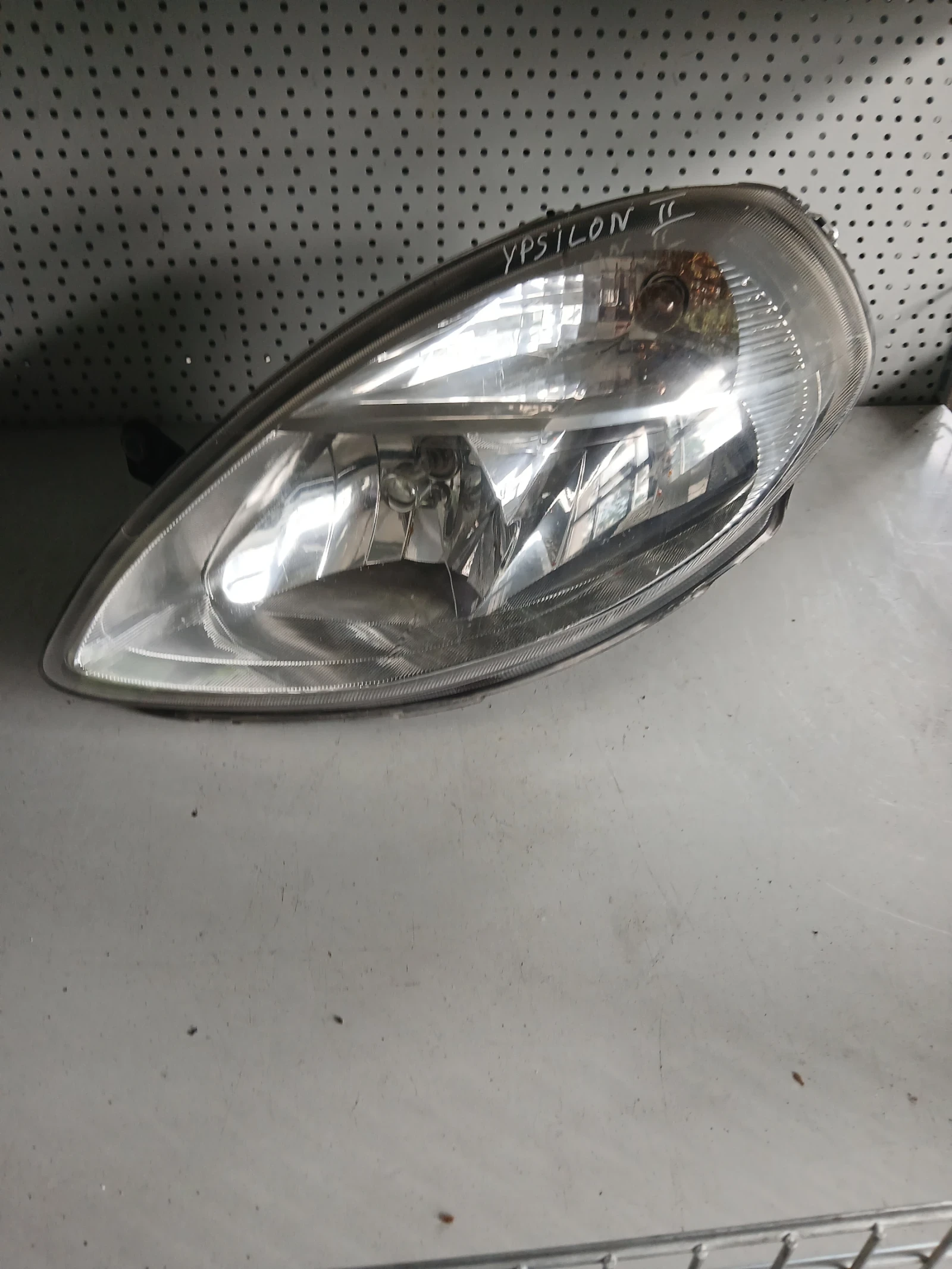 08-666-1114L фар ляв Lancia Ypsilon 