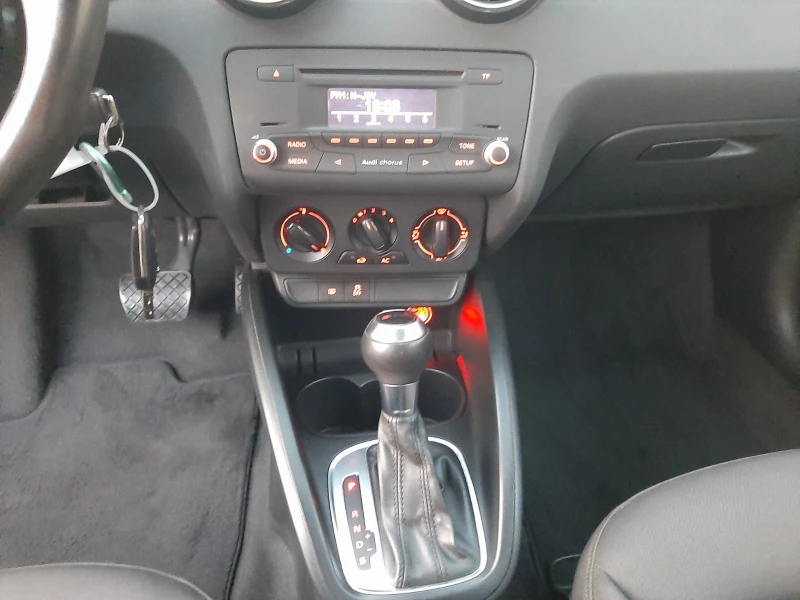 Audi A1 1.6TDI AUTOMATIC , снимка 14 - Автомобили и джипове - 49557361