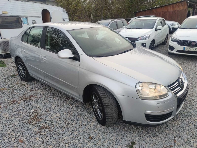 VW Jetta 1.6/102 кс стария мотор, снимка 2 - Автомобили и джипове - 43090436