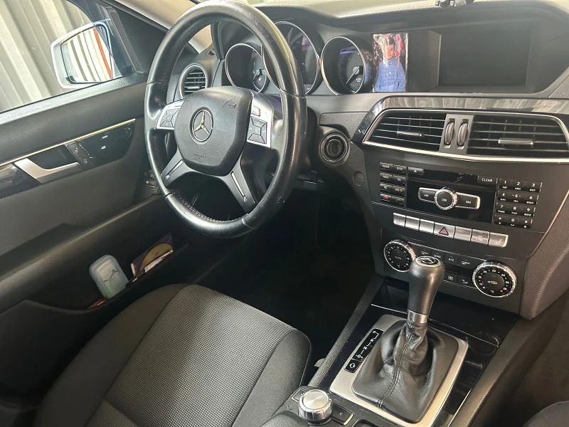 Mercedes-Benz C 220, снимка 11 - Автомобили и джипове - 47105009