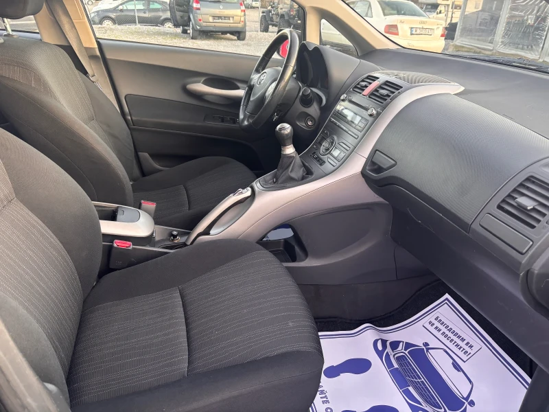 Toyota Auris 1.6 i 124k, снимка 15 - Автомобили и джипове - 52229478