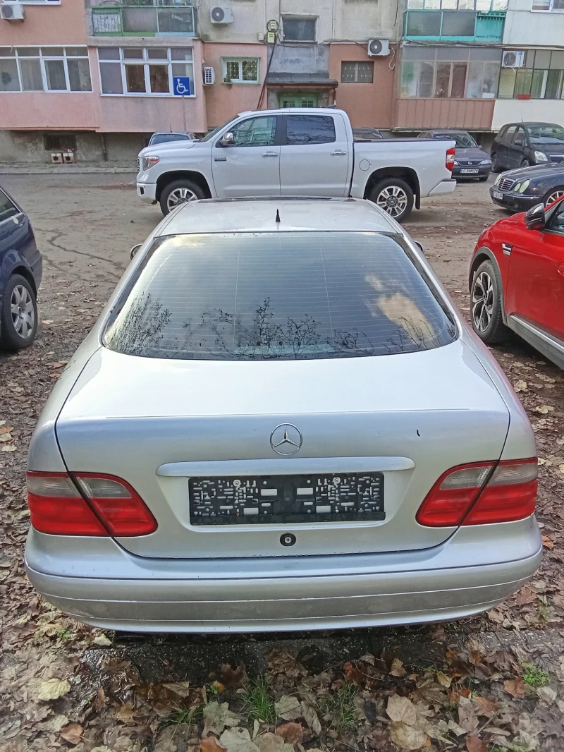 Mercedes-Benz CLK 320, снимка 11 - Автомобили и джипове - 52486588