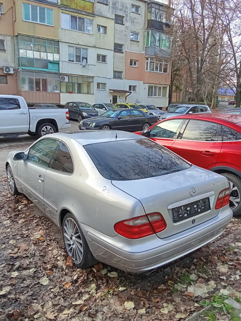 Mercedes-Benz CLK 320, снимка 4 - Автомобили и джипове - 52486588