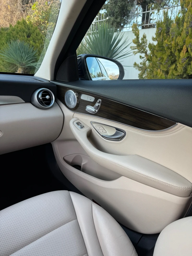 Mercedes-Benz C 300 4MATIC, снимка 10 - Автомобили и джипове - 52906045