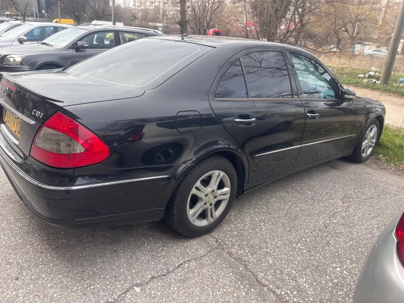 Mercedes-Benz E 220, снимка 3 - Автомобили и джипове - 53088453