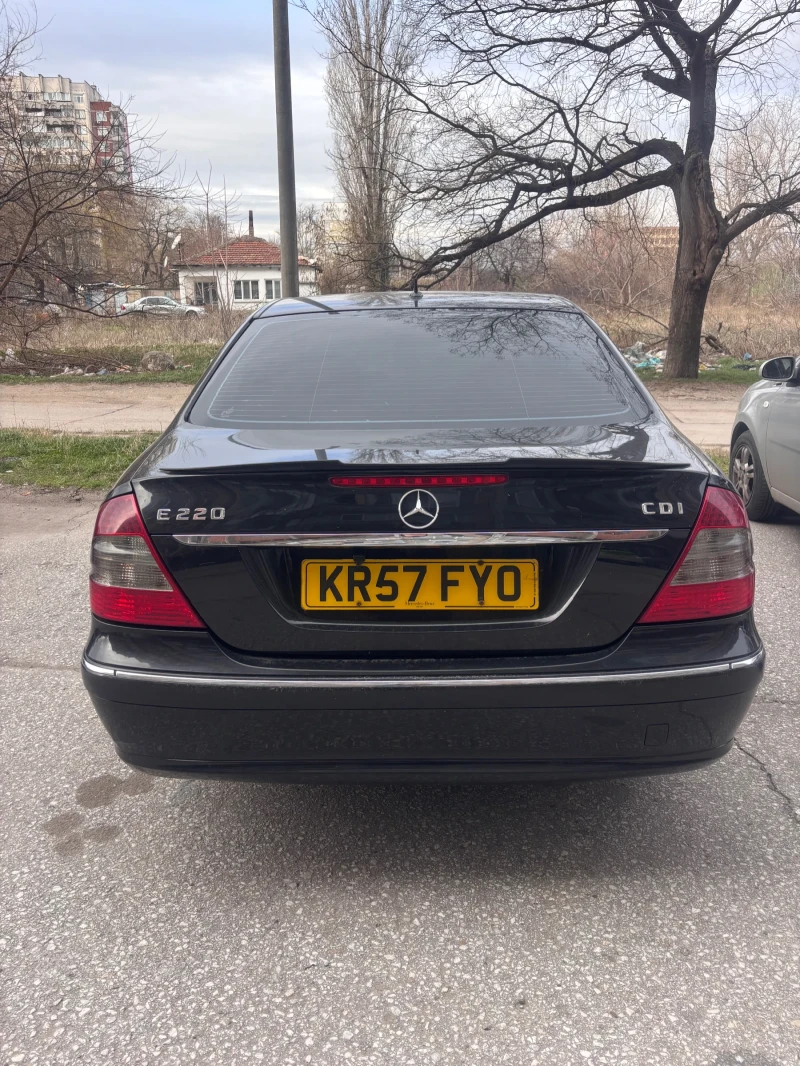 Mercedes-Benz E 220, снимка 2 - Автомобили и джипове - 53088453