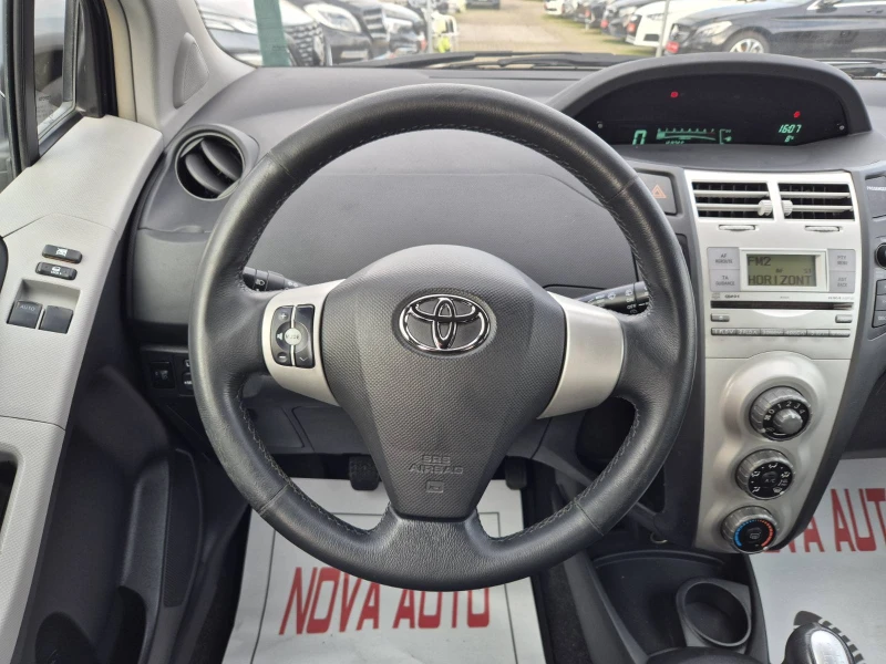 Toyota Yaris 1.3i, снимка 9 - Автомобили и джипове - 53121645