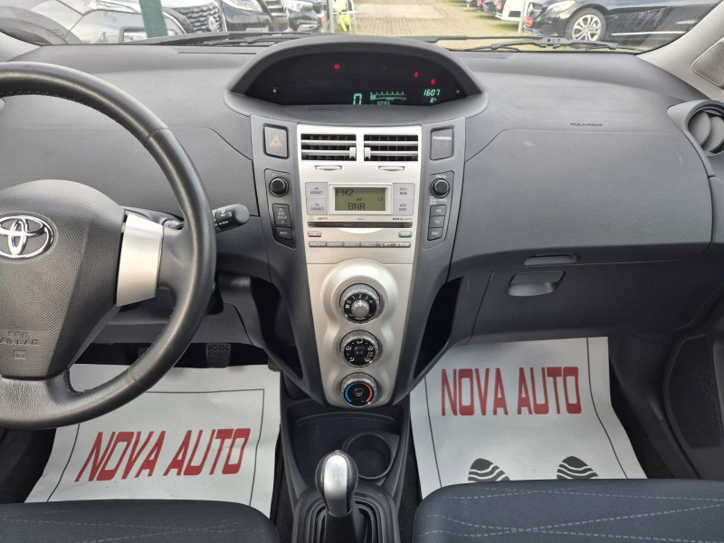 Toyota Yaris 1.3i, снимка 10 - Автомобили и джипове - 53121645