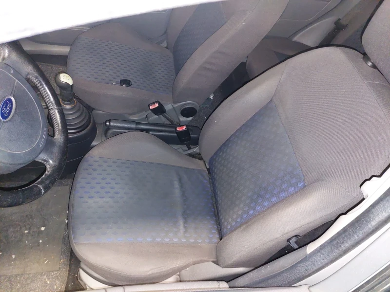 Ford Fiesta 1.4TDCI, 68кс, 03г, 5вр.173х.км.Италия, снимка 6 - Автомобили и джипове - 53283318
