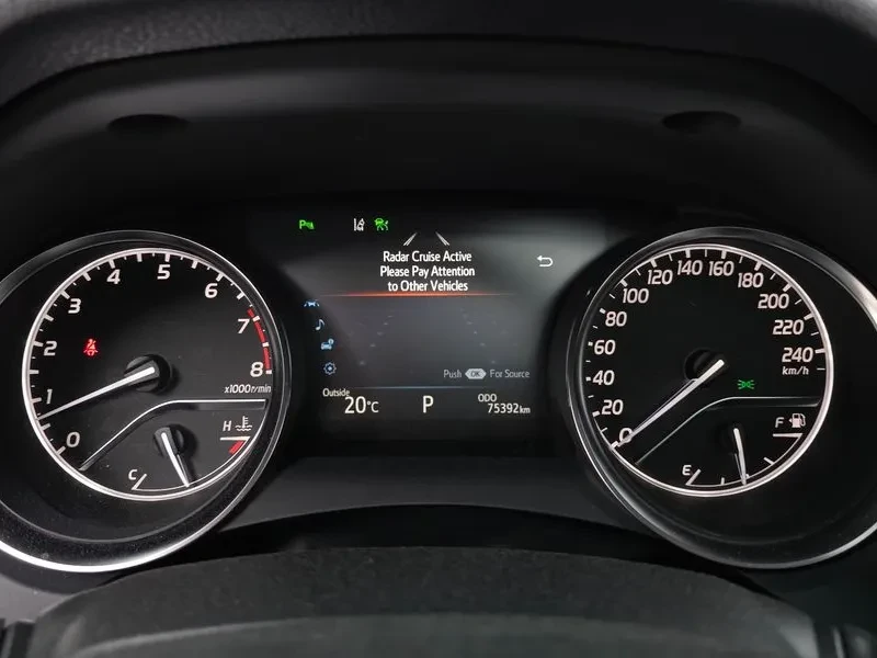 Toyota Camry 2.5 Бензин, снимка 5 - Автомобили и джипове - 55432367