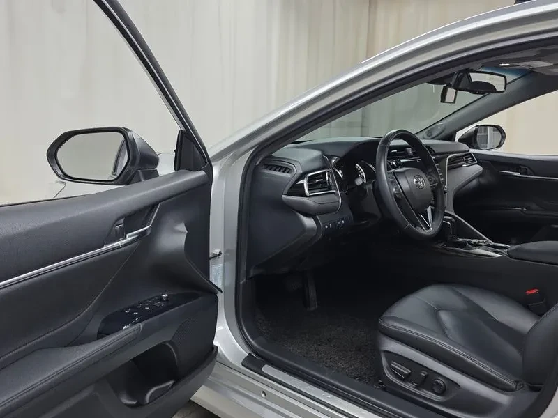 Toyota Camry 2.5 Бензин, снимка 9 - Автомобили и джипове - 55432367