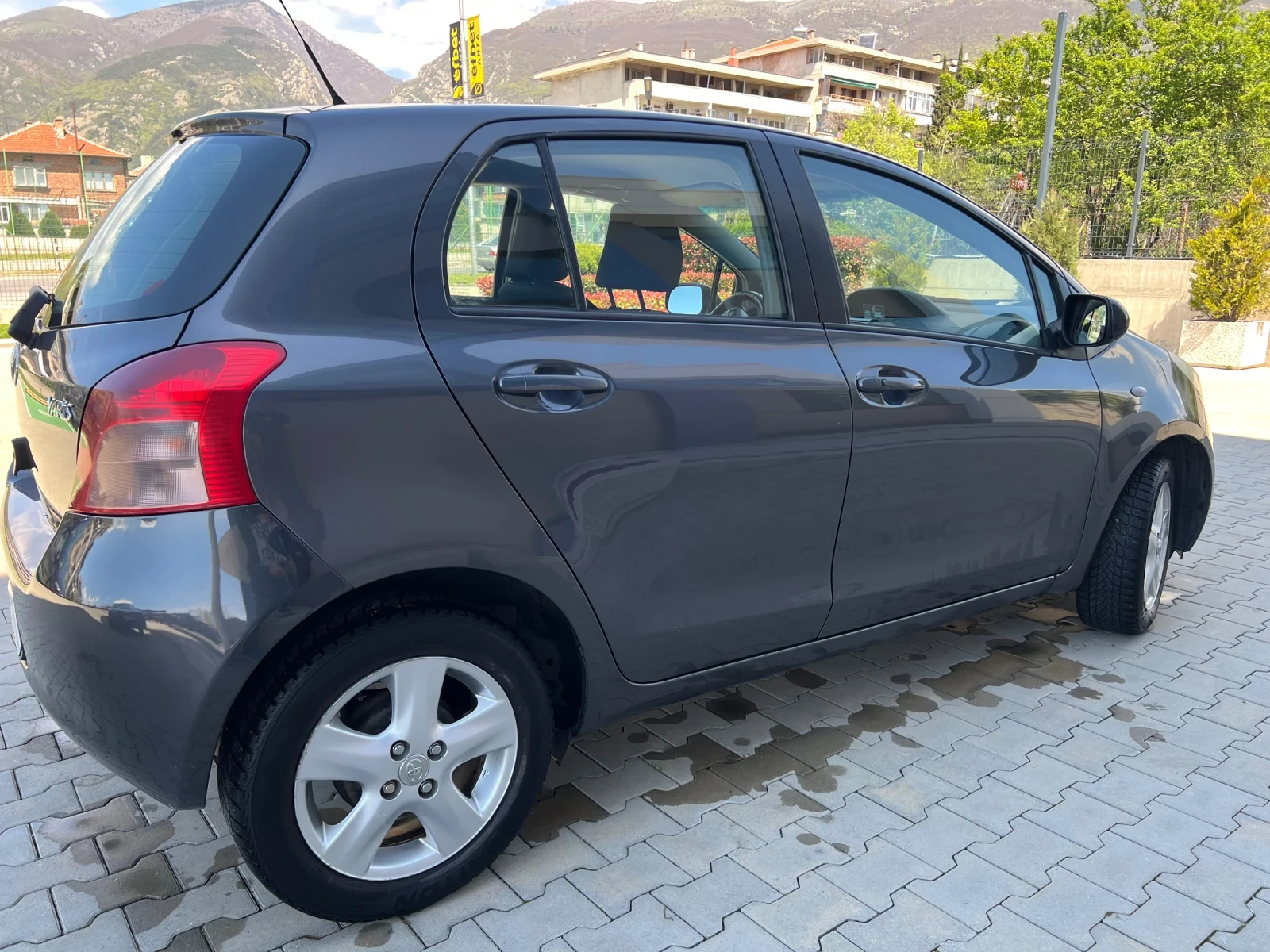 Toyota Yaris  1.33 VVT-i * ПЪРВИ СОБСТВЕНИК  - изображение 3