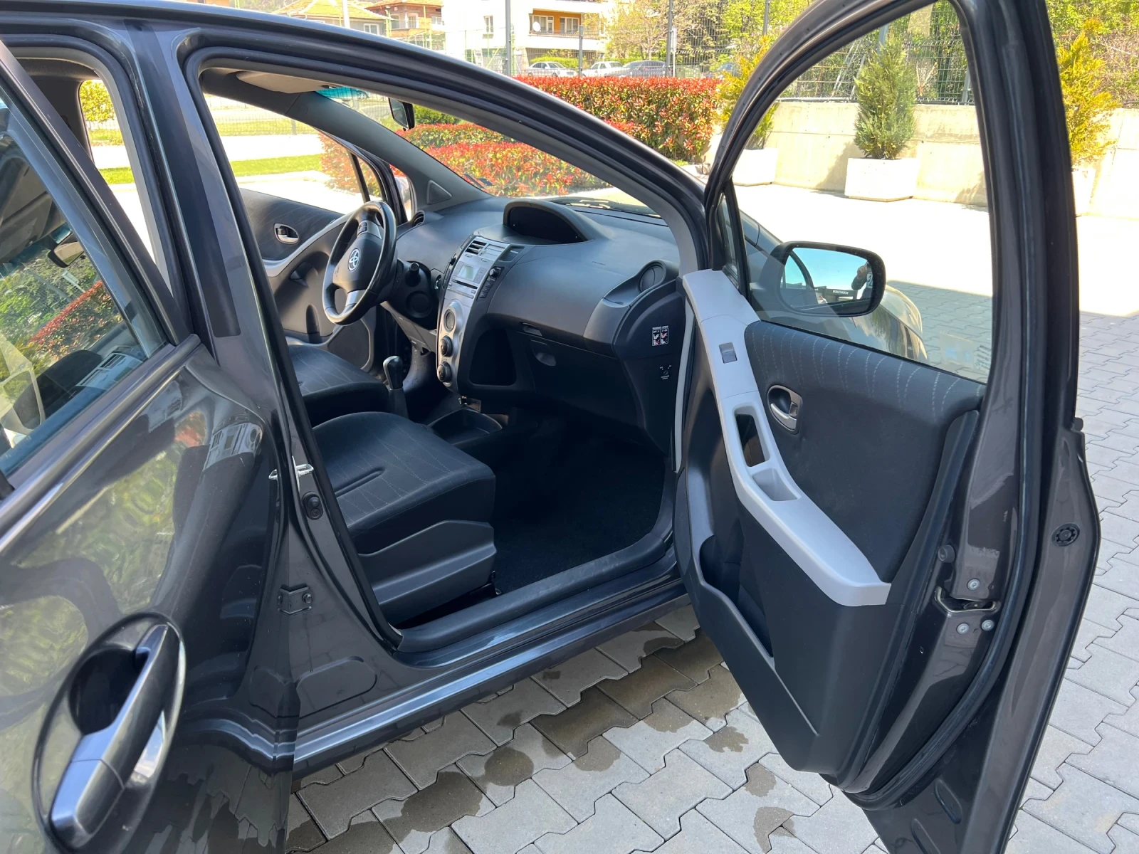 Toyota Yaris  1.33 VVT-i * ПЪРВИ СОБСТВЕНИК  - изображение 8