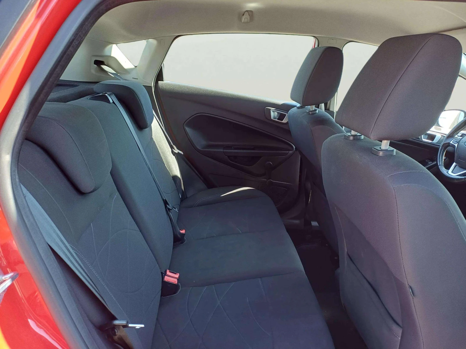 Ford Fiesta 1.5 TDCi - изображение 10