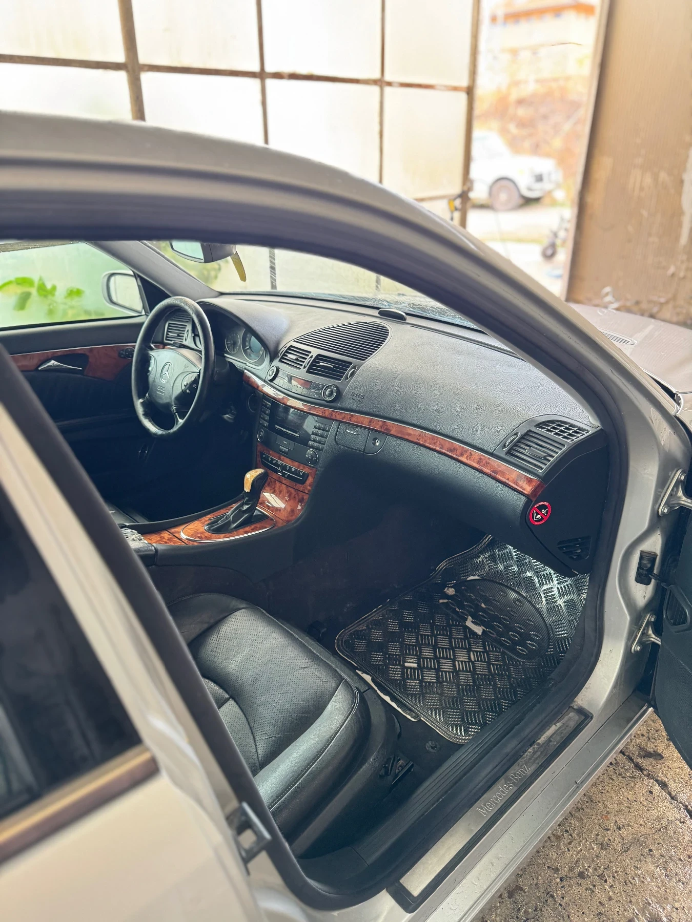 Mercedes-Benz E 270  - изображение 7