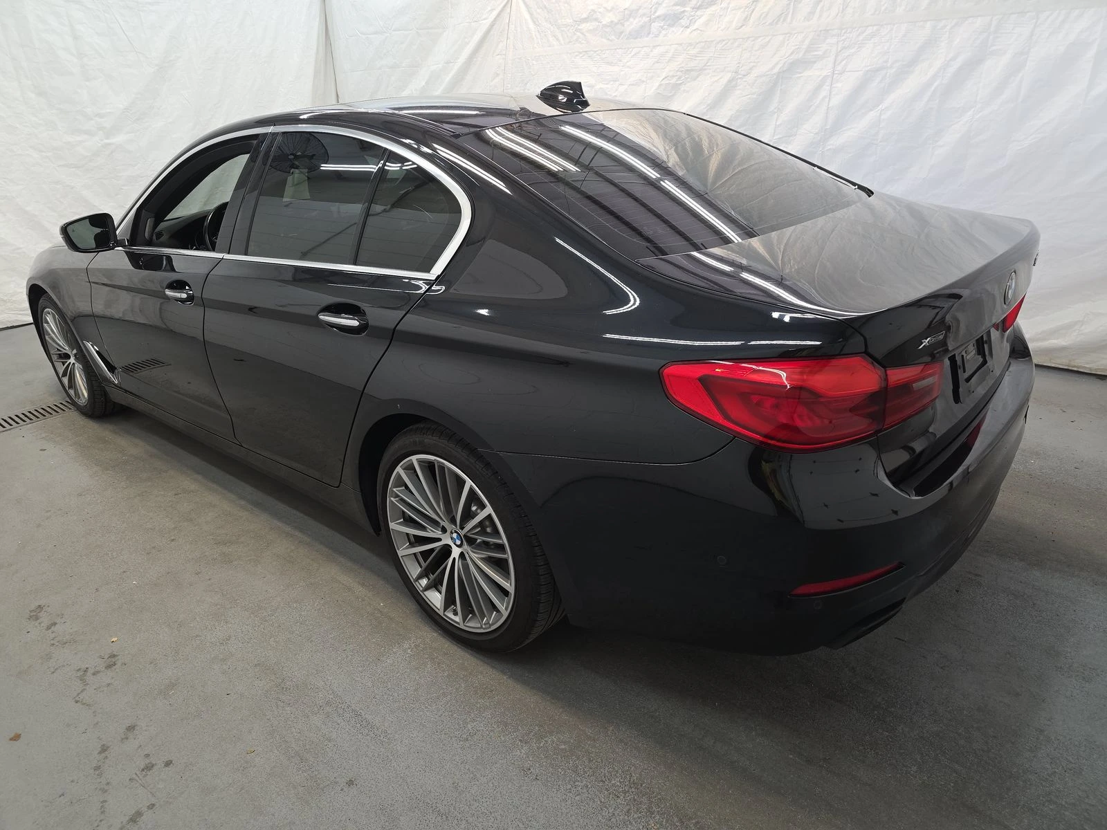 BMW 540 xDrive* CARFAX* АВТОФИНАНСИРАНЕ - изображение 6