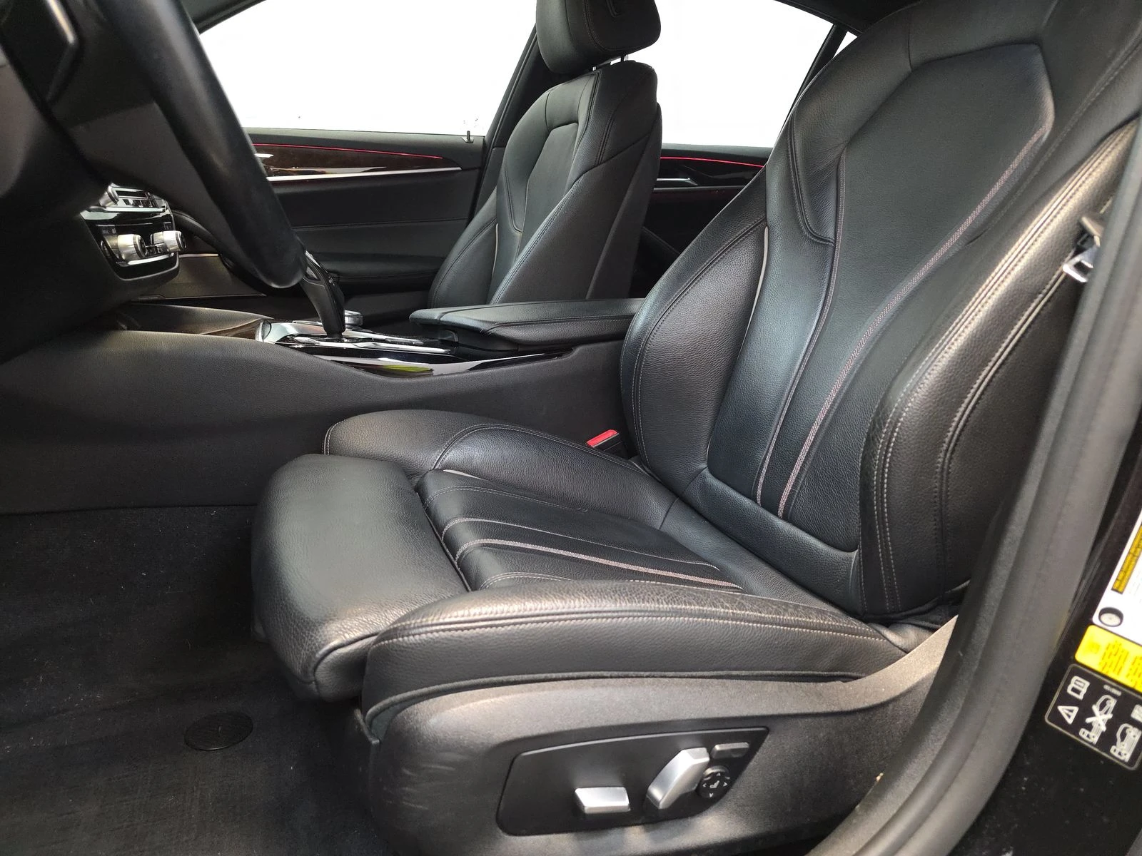 BMW 540 xDrive* CARFAX* АВТОФИНАНСИРАНЕ - изображение 7