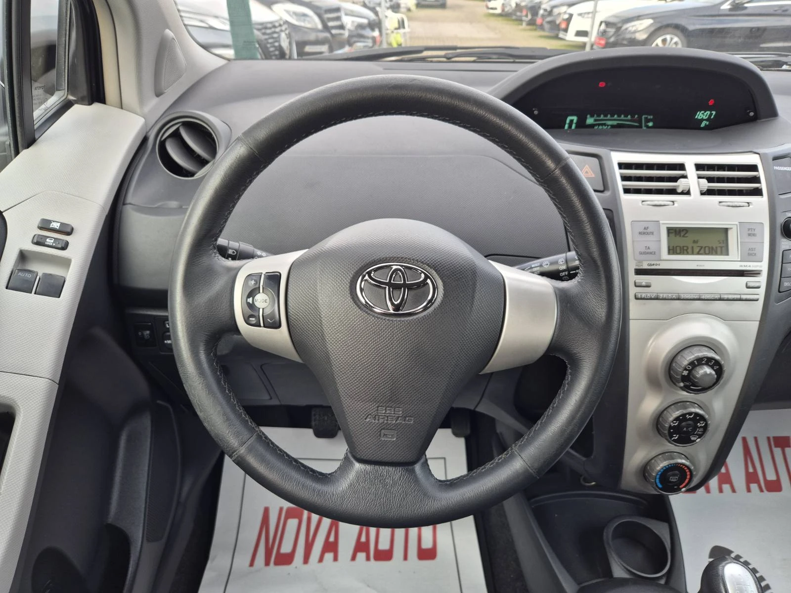 Toyota Yaris 1.3i - изображение 9