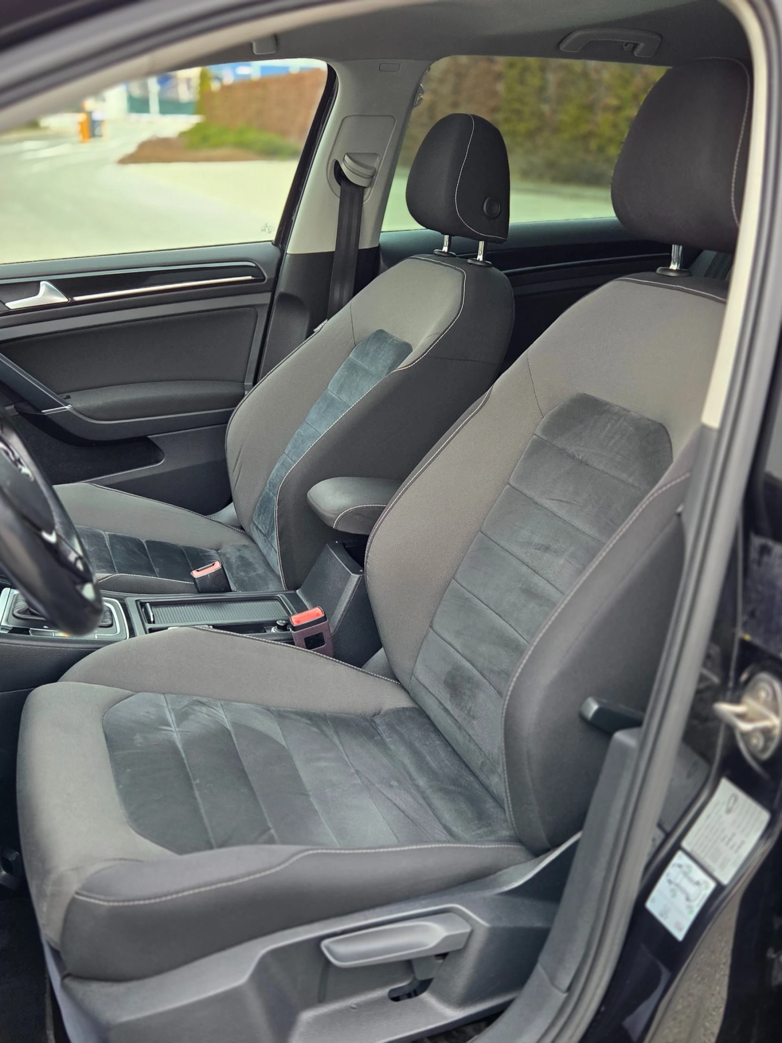 VW Golf R Line* DSG* LED* Панорама* , снимка 13 - Автомобили и джипове - 53730533