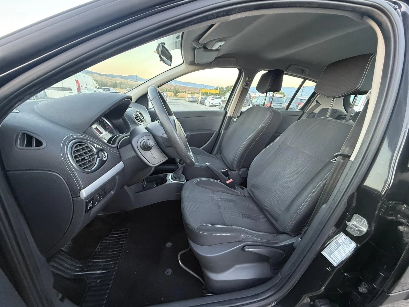 Renault Clio TH, снимка 6 - Автомобили и джипове - 53750102