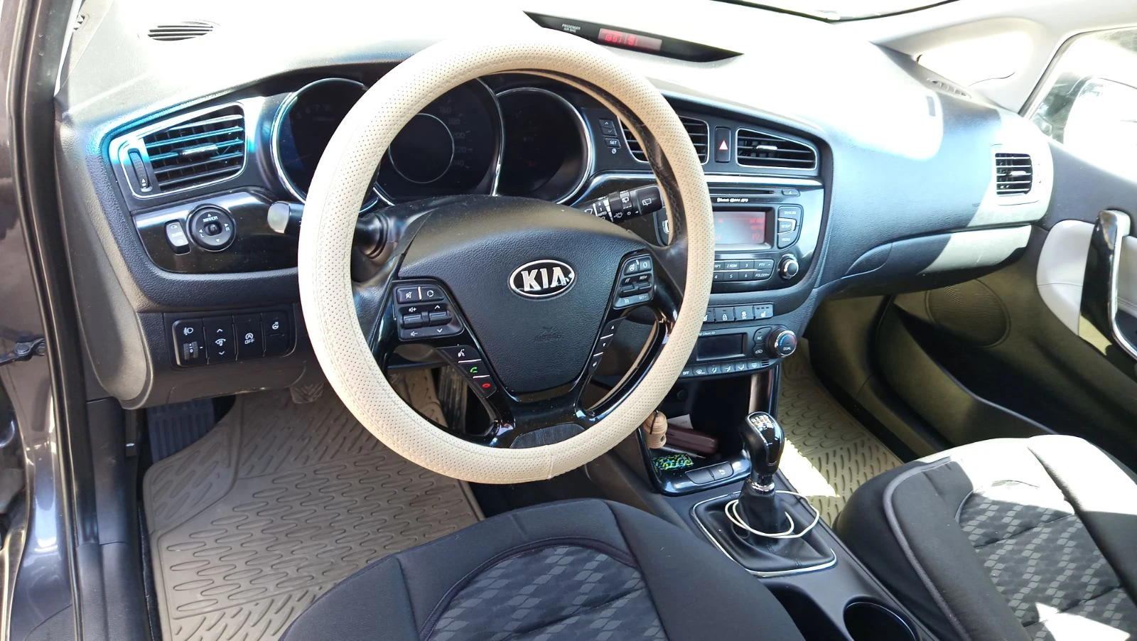 Kia Ceed, снимка 5 - Автомобили и джипове - 54343719