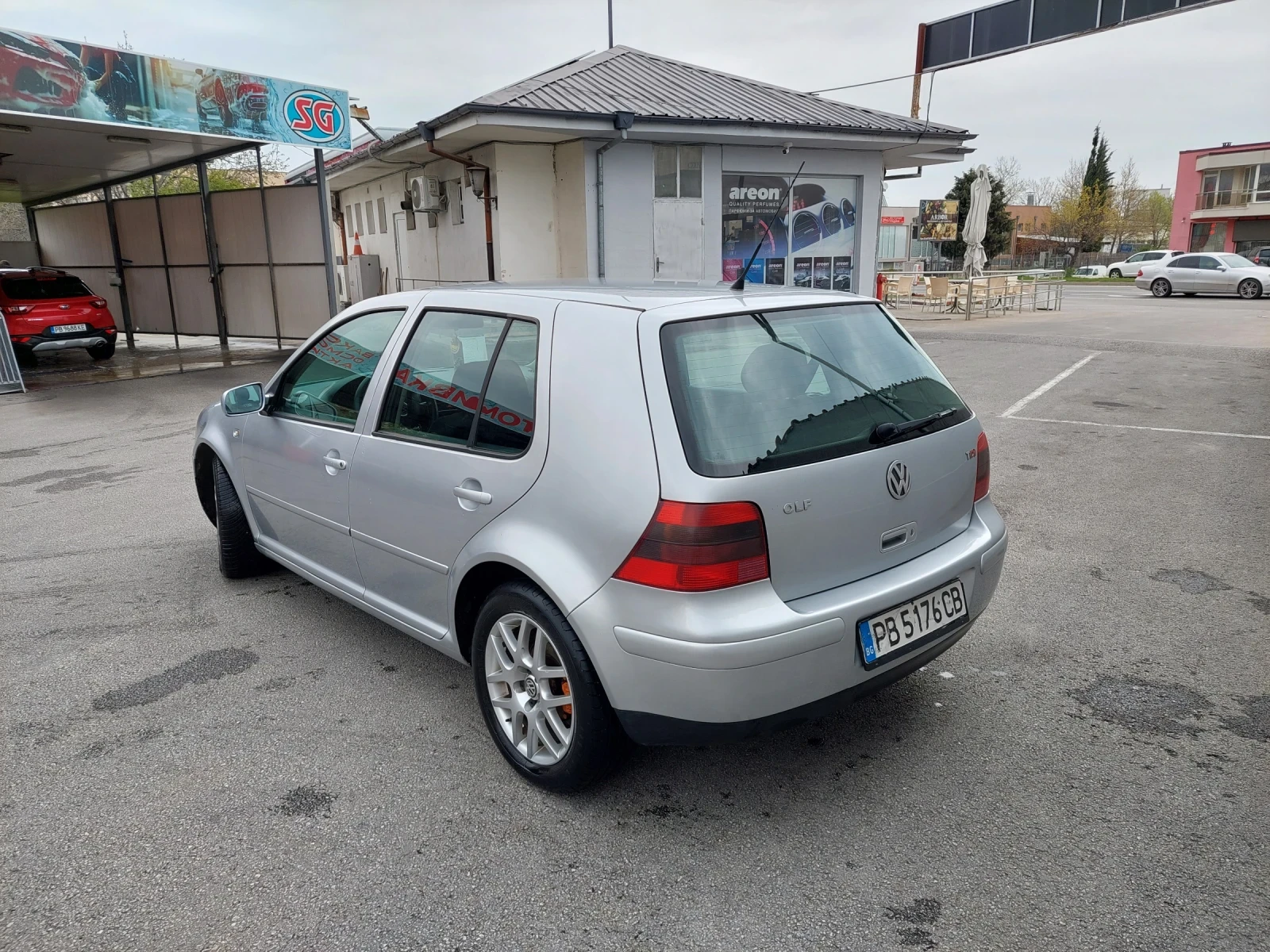 VW Golf 1.9 TDI, снимка 3 - Автомобили и джипове - 54478604