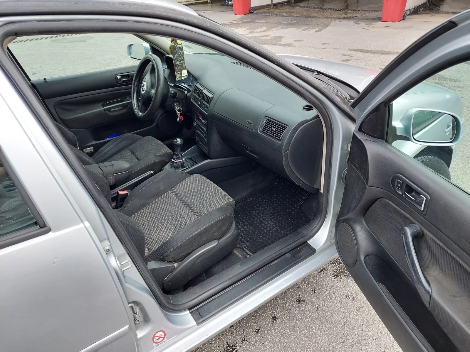 VW Golf 1.9 TDI, снимка 7 - Автомобили и джипове - 54478604