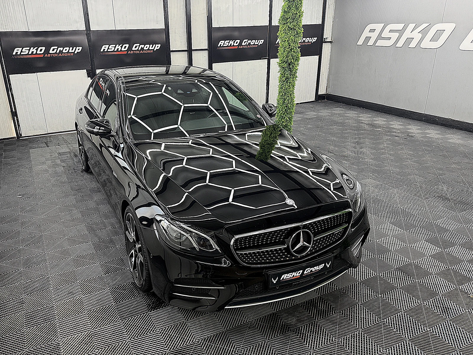 Mercedes-Benz E 43 AMG 4-MATIC/AMG/ PANORAMA/360-K/ТОП!!СОБСТВЕН ЛИЗИНГ, снимка 7 - Автомобили и джипове - 55313984