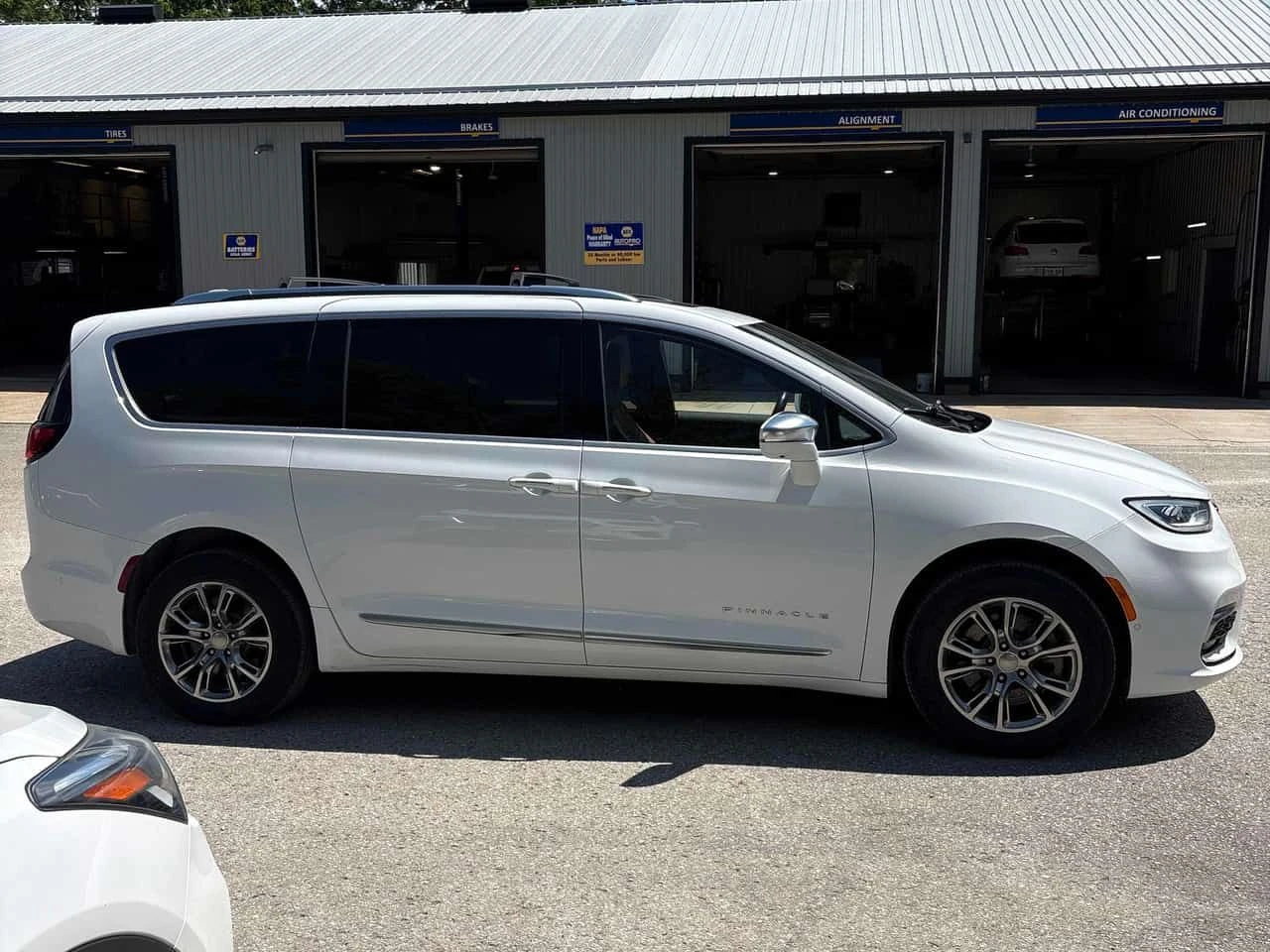 Chrysler Pacifica * Pinnacle * АВТОКРЕДИТ БЕЗ ПЪРВОНАЧАЛНА ВНОСКА* , снимка 3 - Автомобили и джипове - 55588672