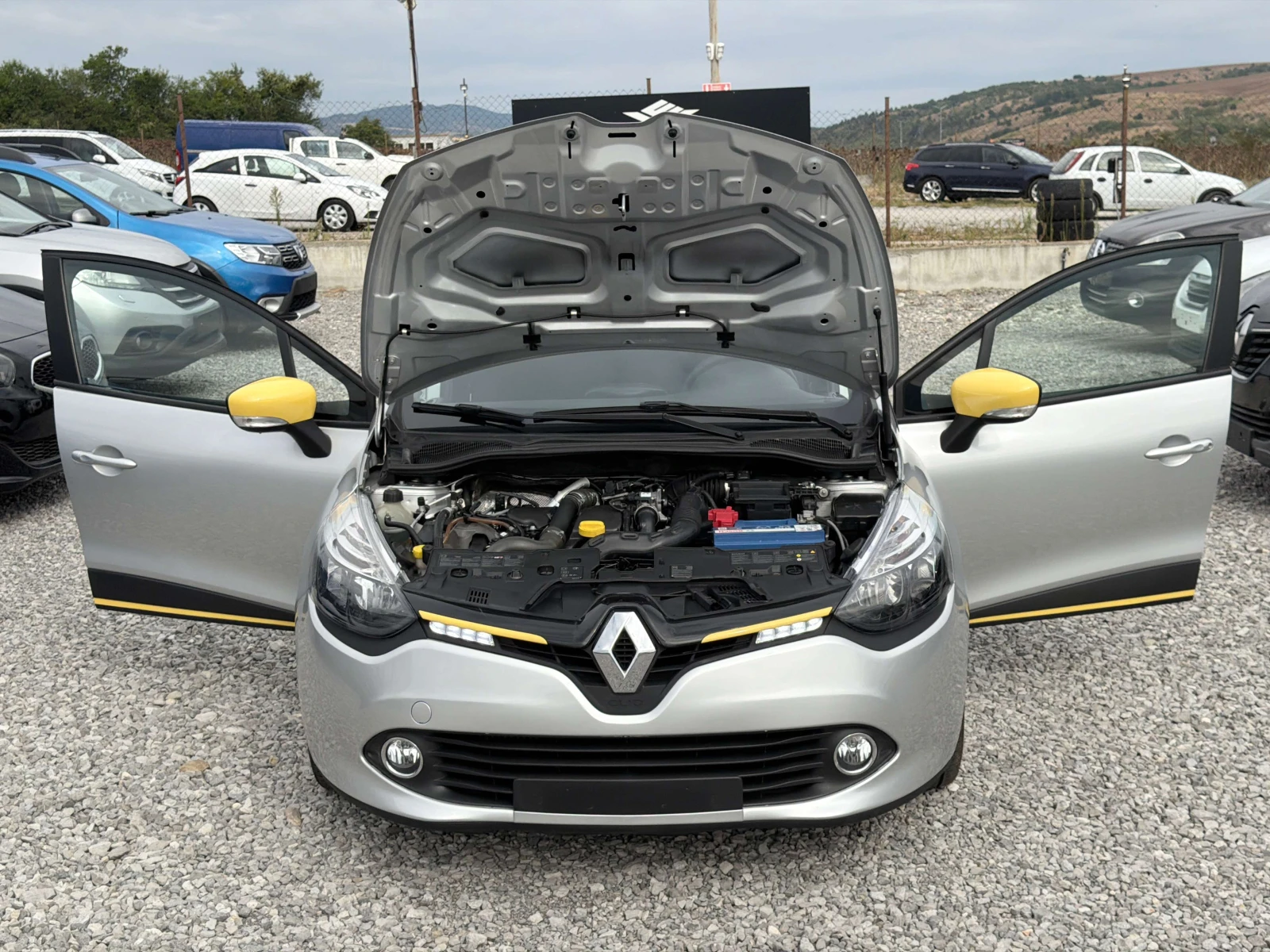 Renault Clio 1.5dCi E6 / РЕАЛНИ КМ / 1 - СОБСТВЕНИК/ БЕЗ РЪЖДА, снимка 11 - Автомобили и джипове - 56196373