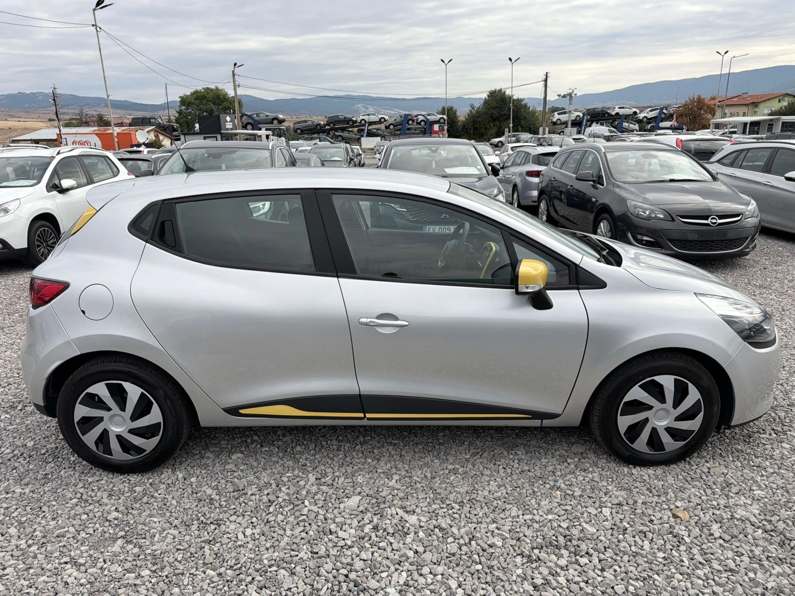Renault Clio 1.5dCi E6 / РЕАЛНИ КМ / 1 - СОБСТВЕНИК/ БЕЗ РЪЖДА, снимка 2 - Автомобили и джипове - 56196373