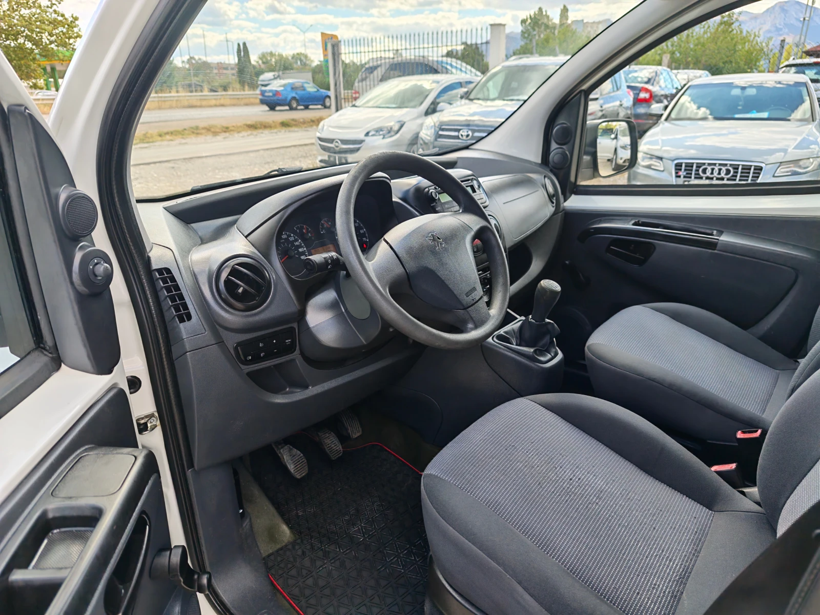 Peugeot Bipper 1.4 дизел, снимка 11 - Автомобили и джипове - 56213635