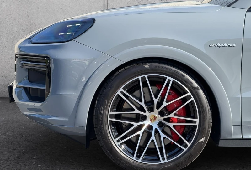 Porsche Cayenne TURBO E-HYBRID COUPE/CARBON/BOSE/PANO/MATRIX/360/, снимка 3 - Автомобили и джипове - 51905437