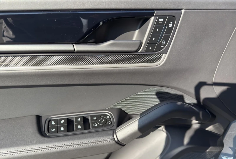 Porsche Cayenne TURBO E-HYBRID COUPE/CARBON/BOSE/PANO/MATRIX/360/, снимка 7 - Автомобили и джипове - 51905437