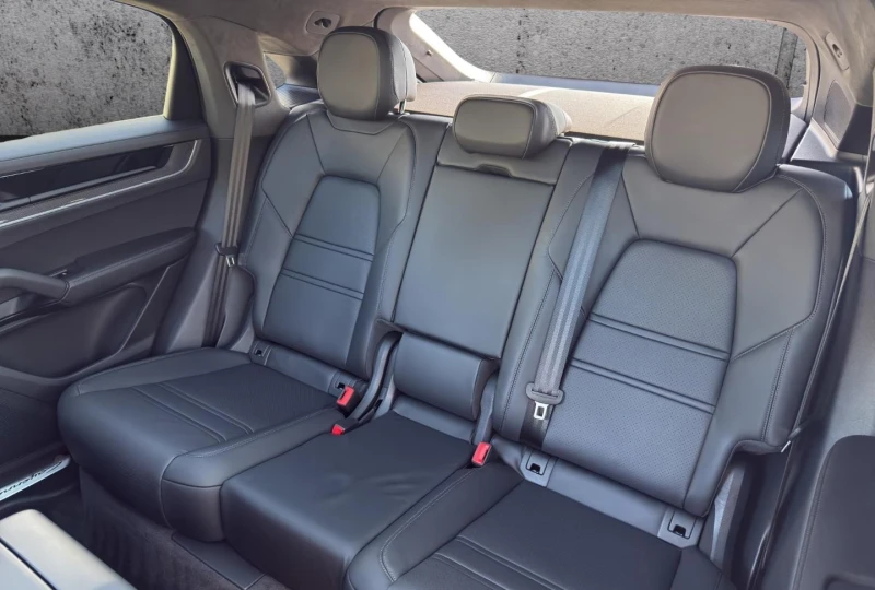 Porsche Cayenne TURBO E-HYBRID COUPE/CARBON/BOSE/PANO/MATRIX/360/, снимка 16 - Автомобили и джипове - 51905437